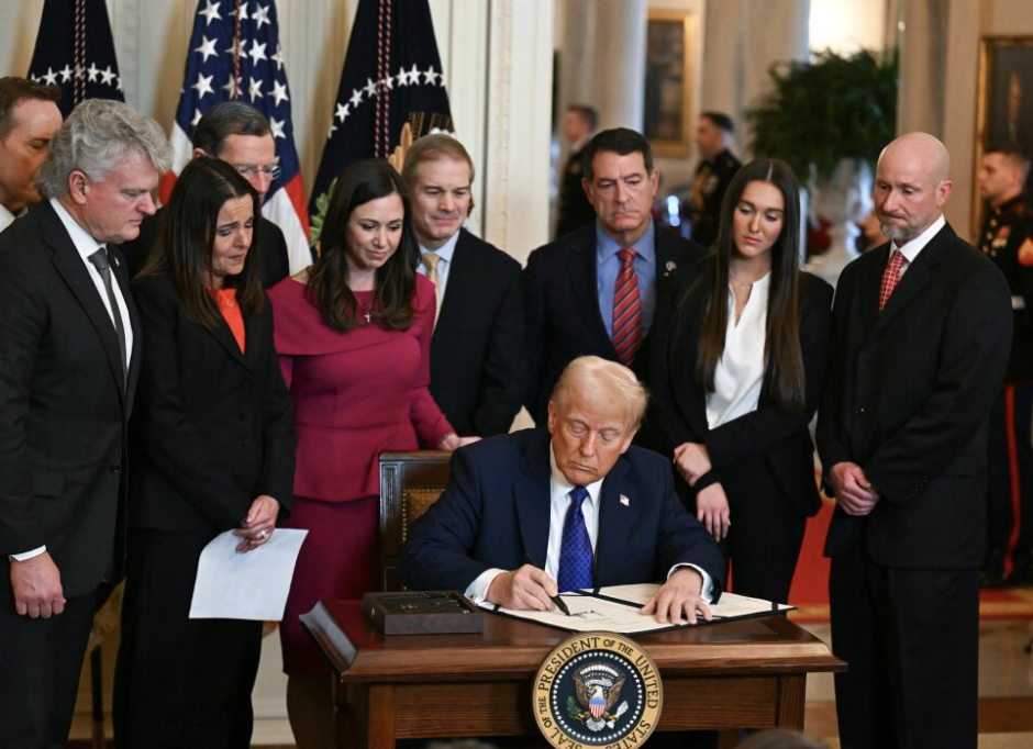 考公民后再为父母申请绿卡受阻，川普2.0时代美国亲属移民申请难度激增